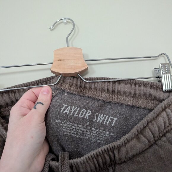 NWOT Urban Outfitters Red Taylor's Version Sweatpants - Picture 3 of 5
